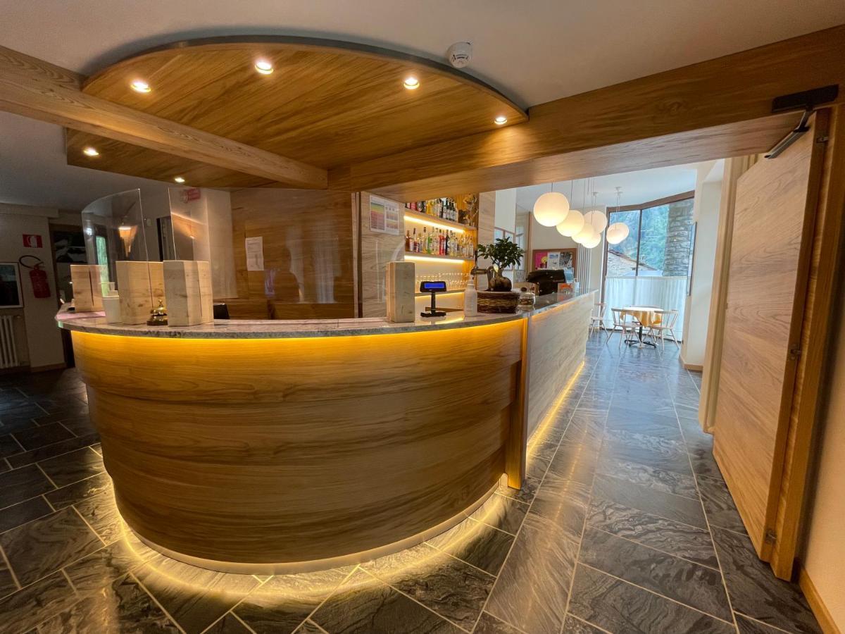 Hotel Aigle Courmayeur Buitenkant foto